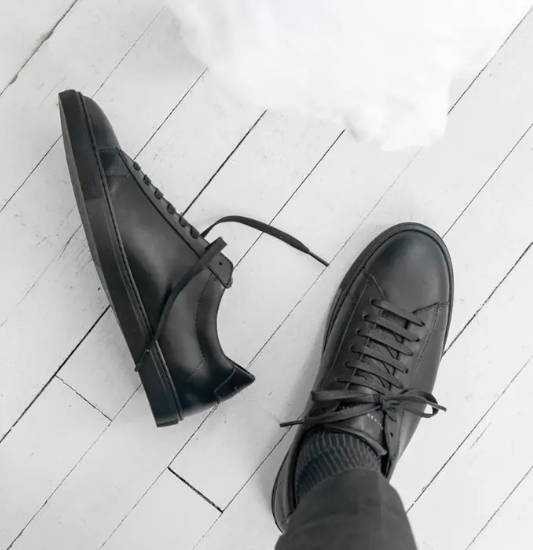 Mudret Forventer historie Find Your Swagger With the Best Men's Black Sneakers - Oliver Cabell