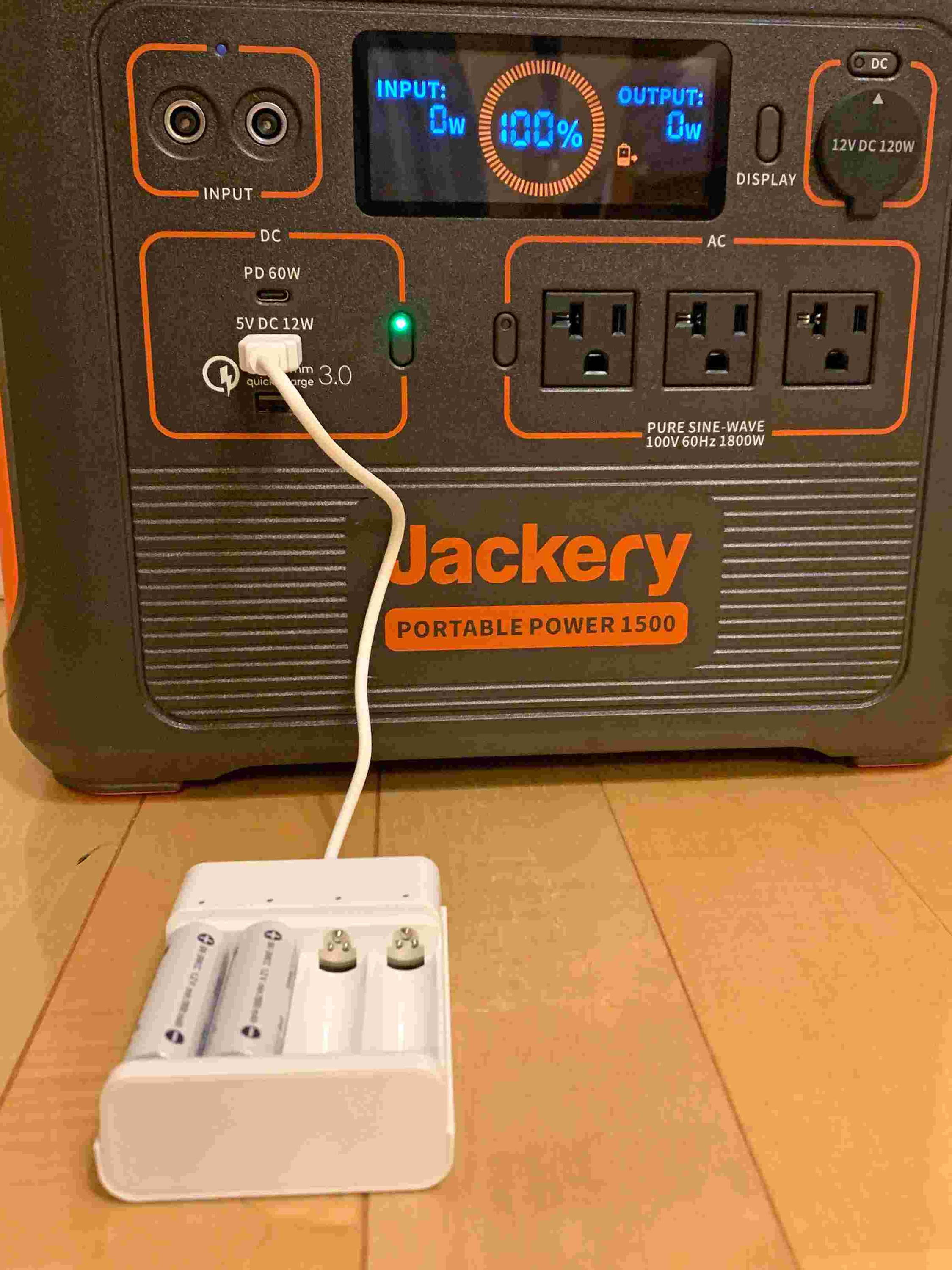 単3形ニッケル水素充電池を「Jackery ポータブル電源 1500」で充電。
