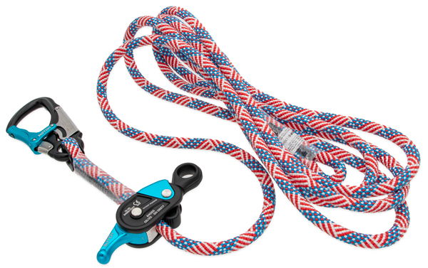 A blue and red climbing rope 
