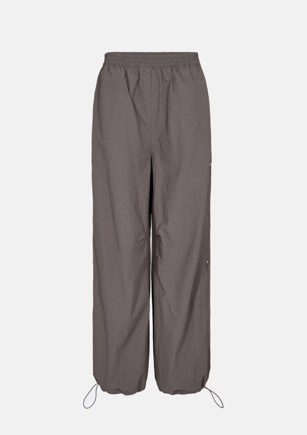 Product image of Levete Room Dallas Pants Eiffel Tower. Long, loose fitting sporty trousers with adjustable ankles pulls and elasticatred waist in a grey/brown colour.