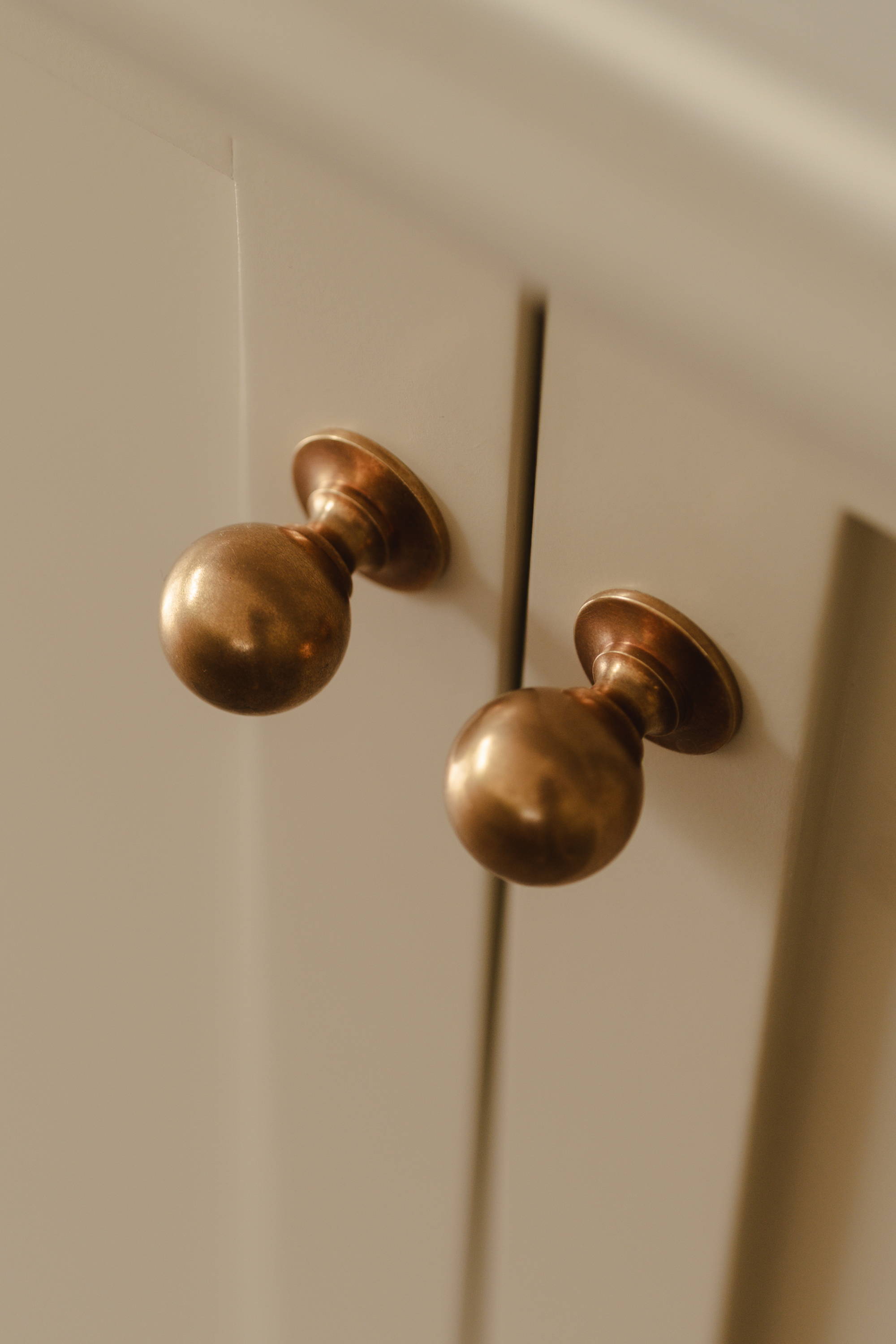 Brass Vs Bronze Cabinet Hardware_Cotswold