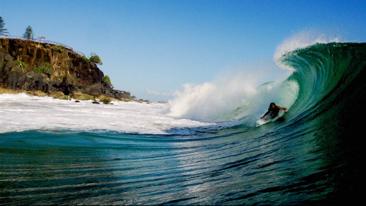 Reef Doig setting up a backside barrel.