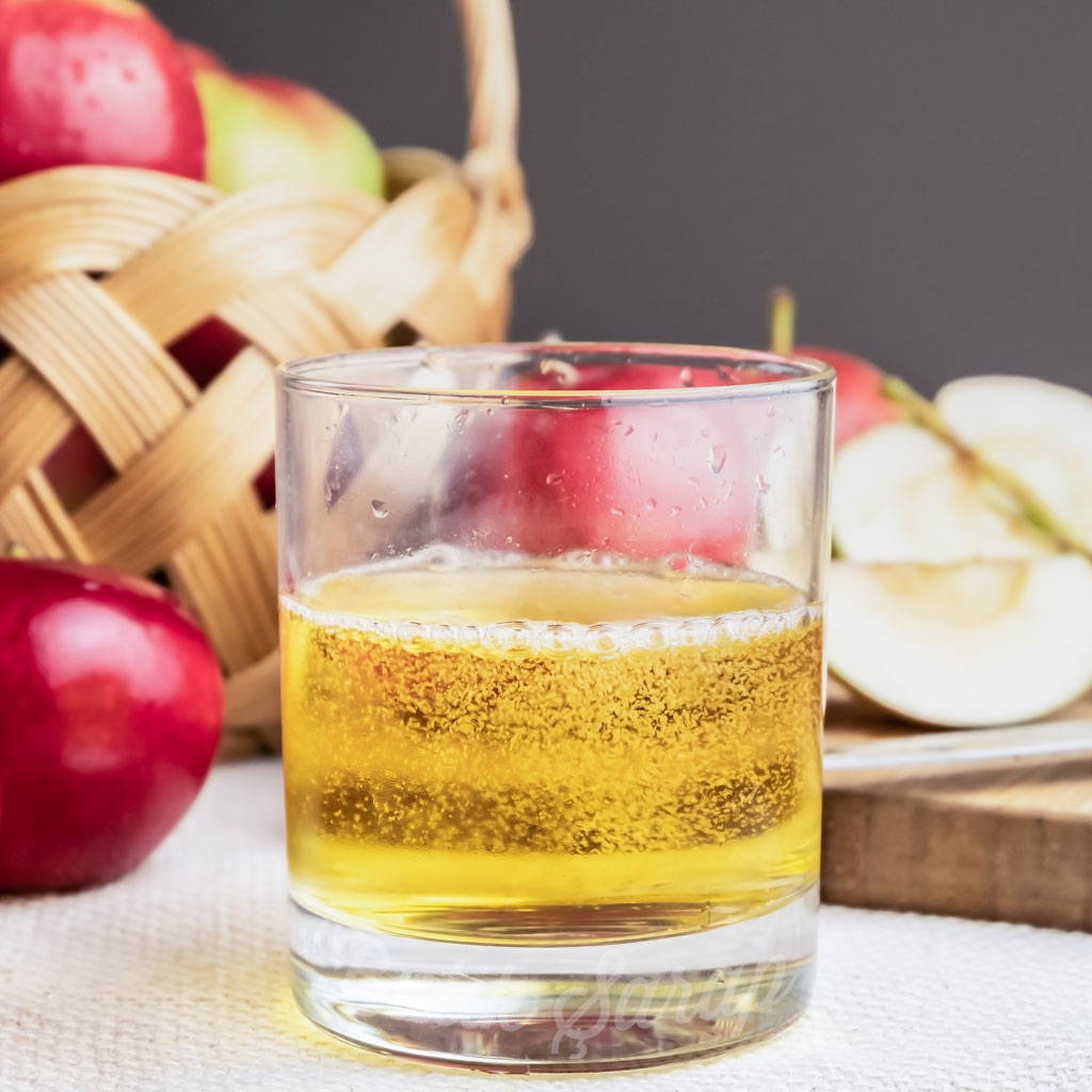Bardakta gazlı elma şarabı cider - Butik Şarap