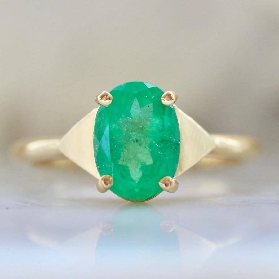 oval cut emerald ring