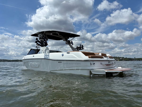 Side profile Ryan's Malibu Wakesetter with Surf Gate swim platform on the lake photo 3