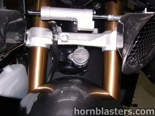 Left-side cockpit and fairing section of Del's 2009 Suzuki Hayabusa with horn kit integration photo 7