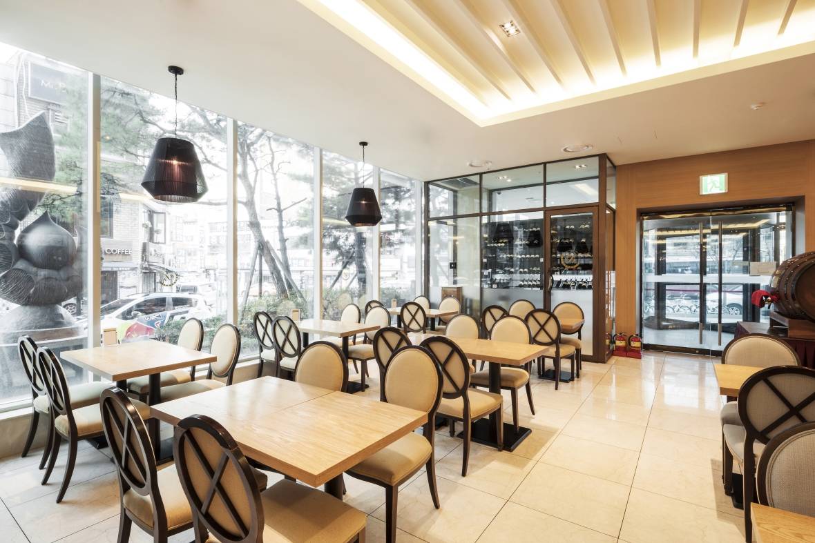Modern restaurant design with cove lighting using LED strip lights