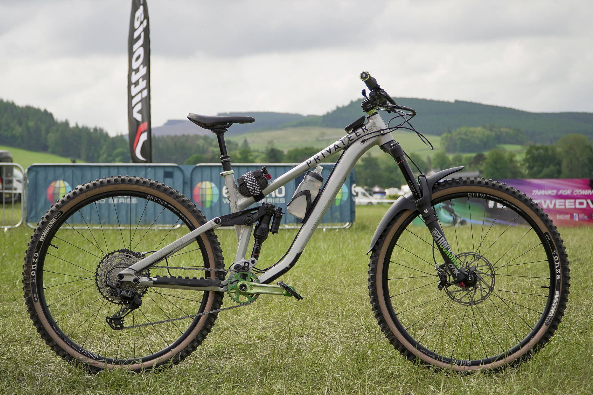 Privateer 161 Full suspension Enduro MTB in Raw