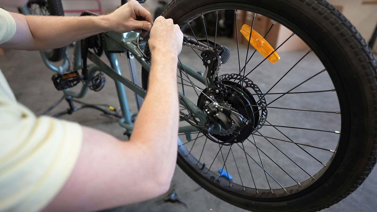 How to Fix a Flat Tire on an eBike –