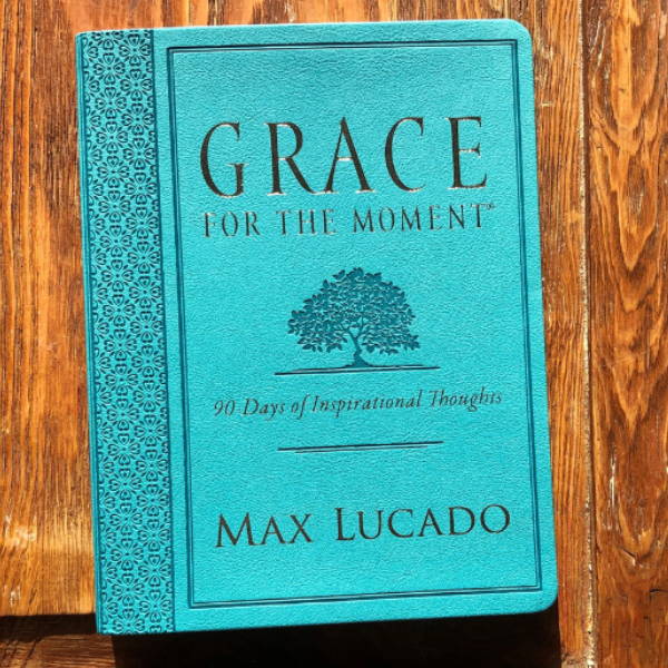 Grace for the Moment 90-Day Devotional, Large Print: 90 Days of Inspirational Thoughts