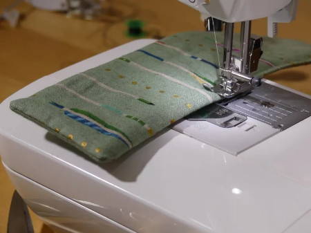 Straight stitch foot