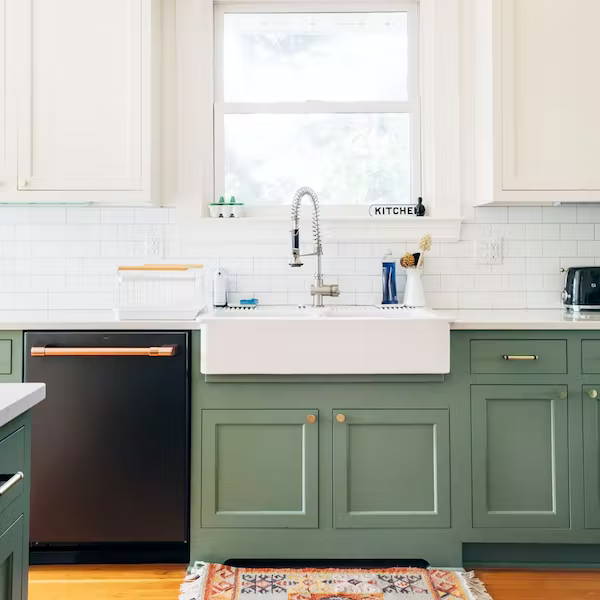 love this except white wallswhat's another color?  Green cabinets, Green  kitchen, White kitchen appliances