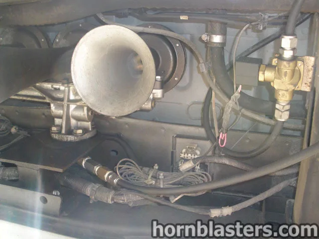 Robert's 2007 Hummer H2 Train Horn Install
