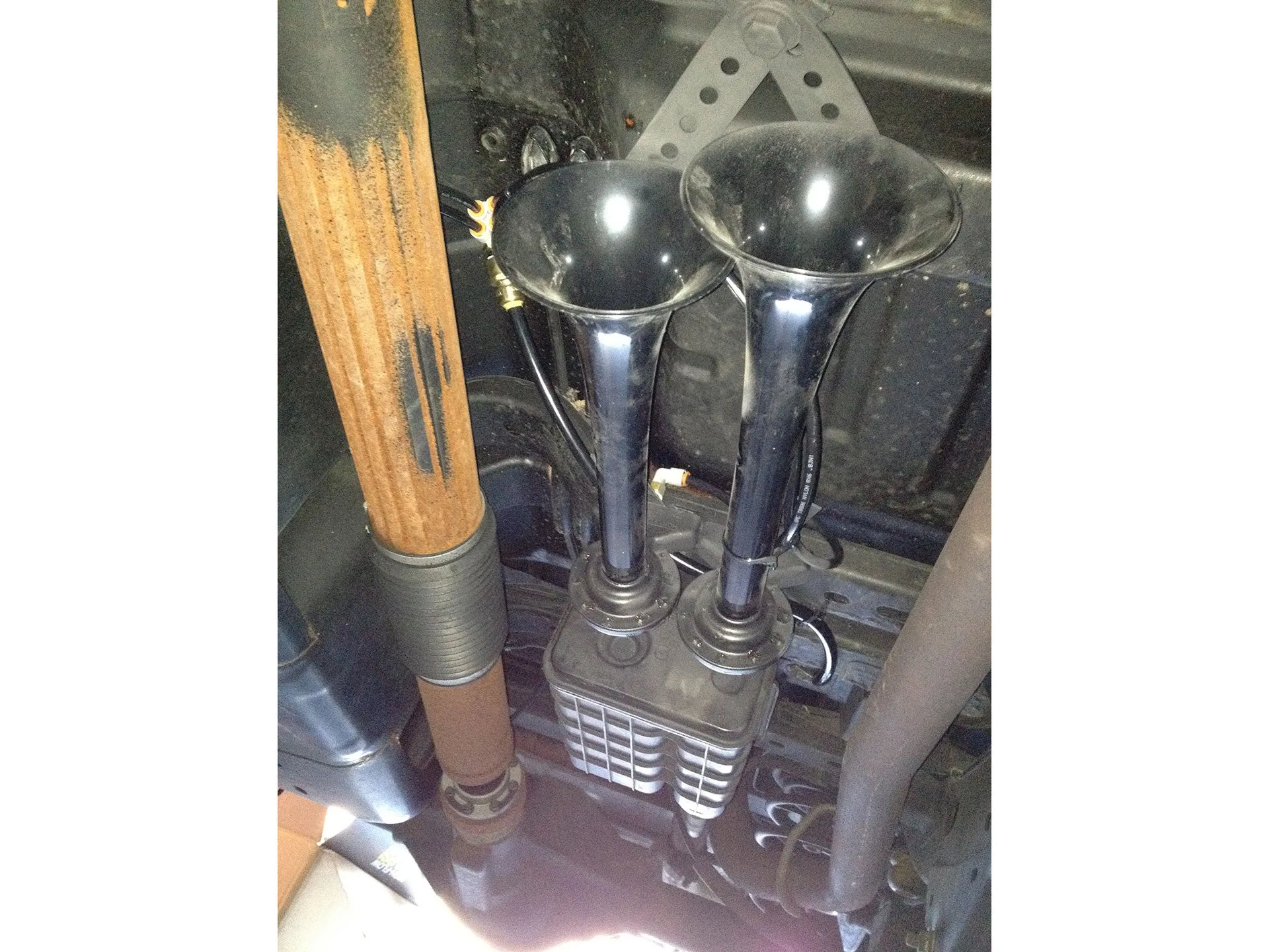 Air lines brass fittings solenoid detail Jeep Wrangler John and Laurie Conductor's Special 228H install photo 7