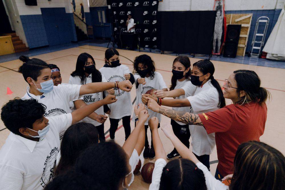 kids huddle together