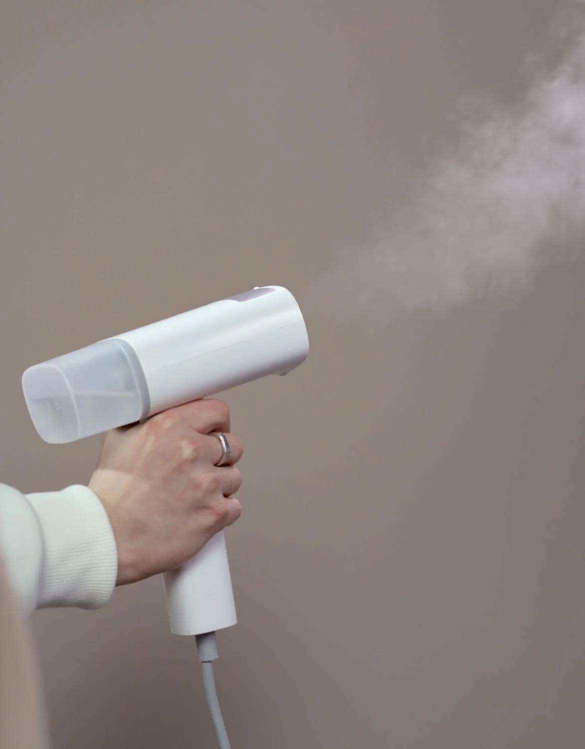 Handheld steamer for silk pillowcases