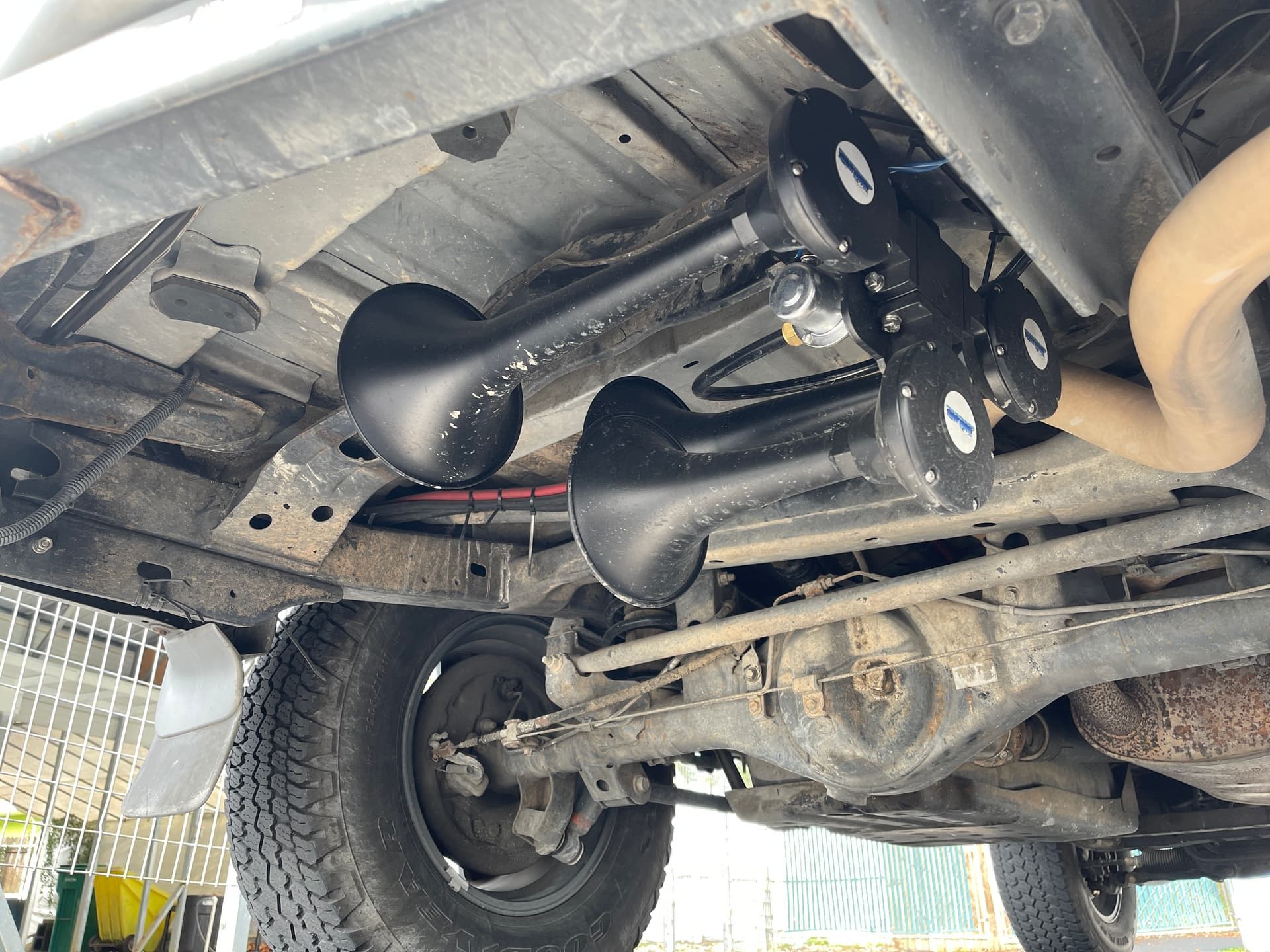 Taylor's 1999 Toyota 4Runner Train Horn Install