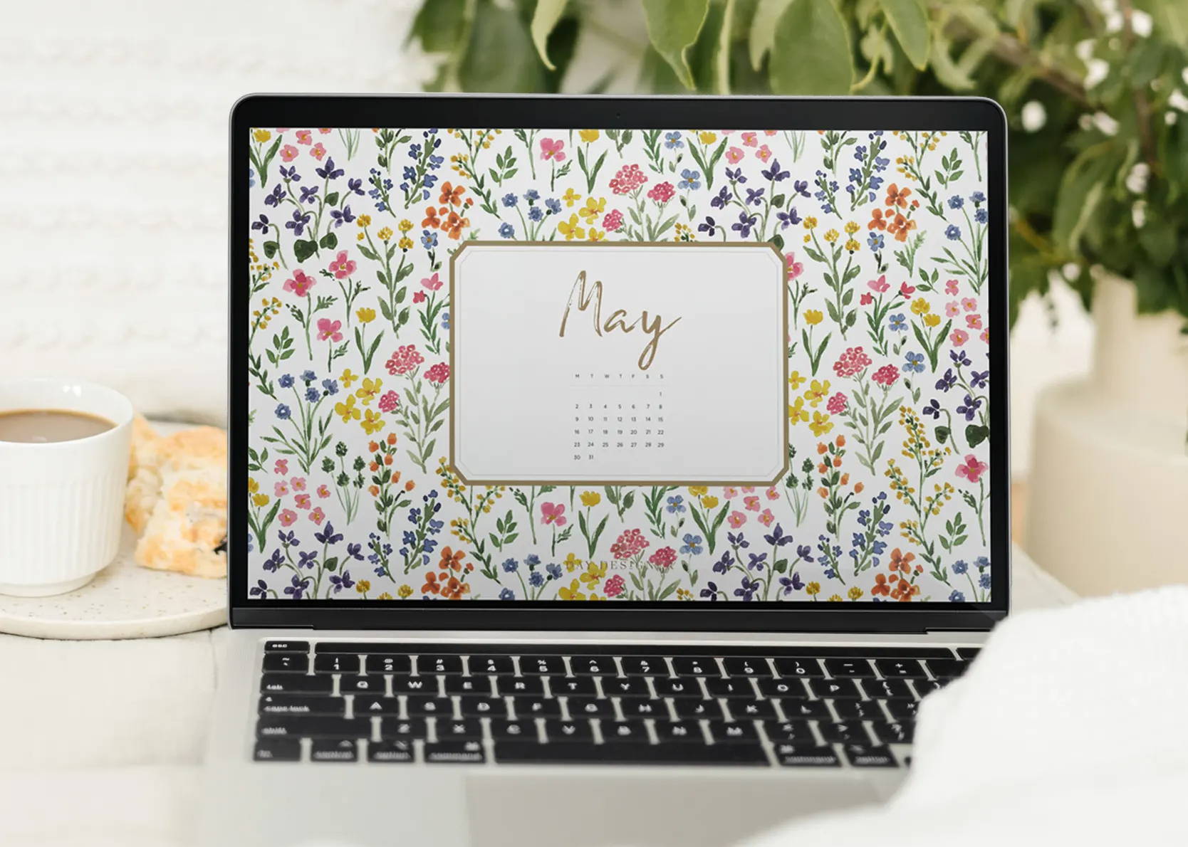May 2022 Calendar Screensaver Computer Phone Tablet Background
