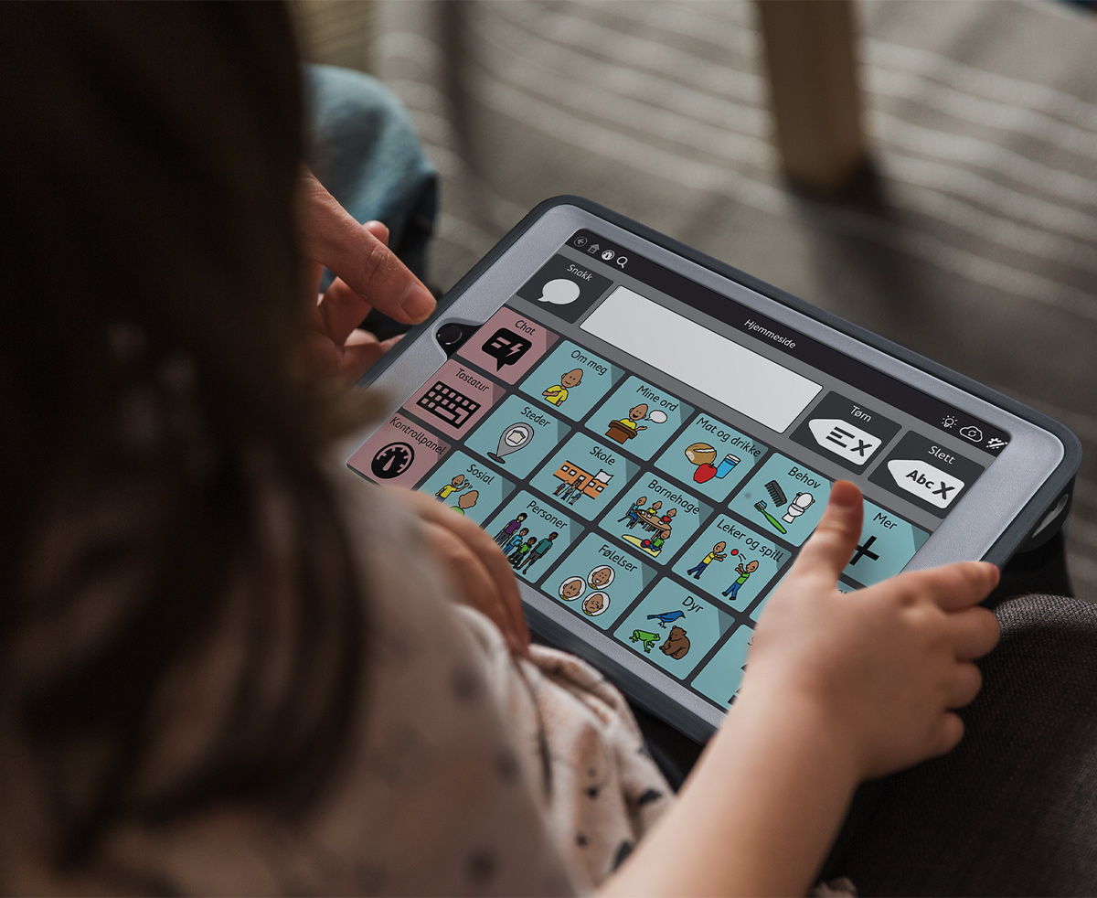 Child using a AAC device with TD Snap express software 