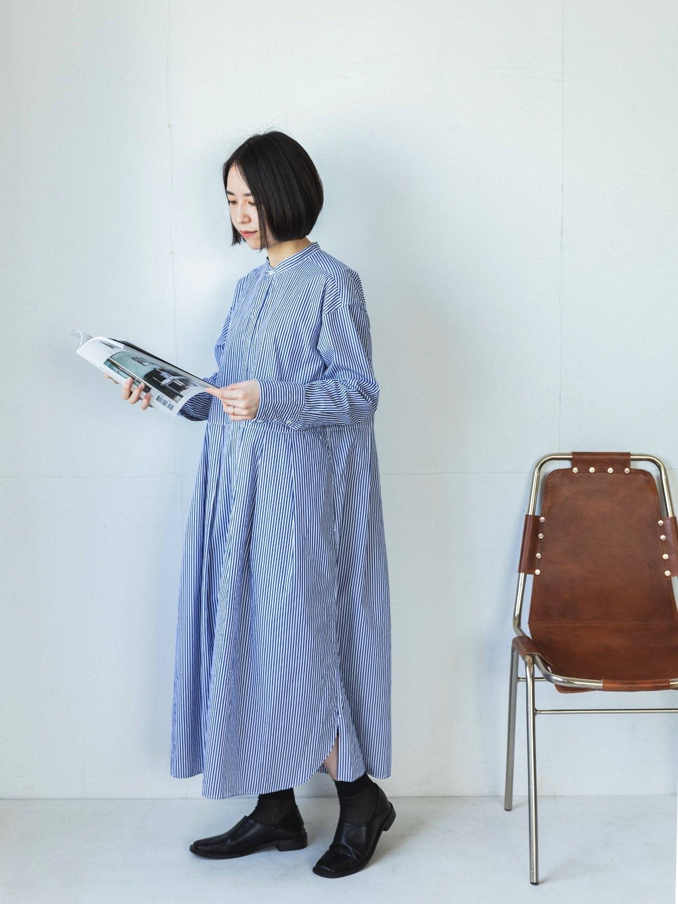 Universal Tissu ストライプ バンドカラー タックシャツワンピース Orne De Feuilles