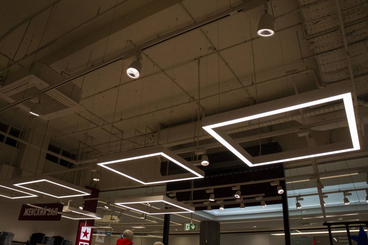 Department store lighting fixtures using LED strip lights