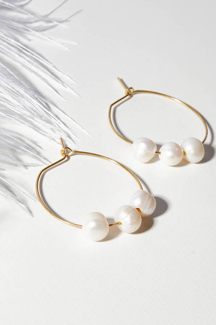 freshwater-triple-pearl-hoop-earring