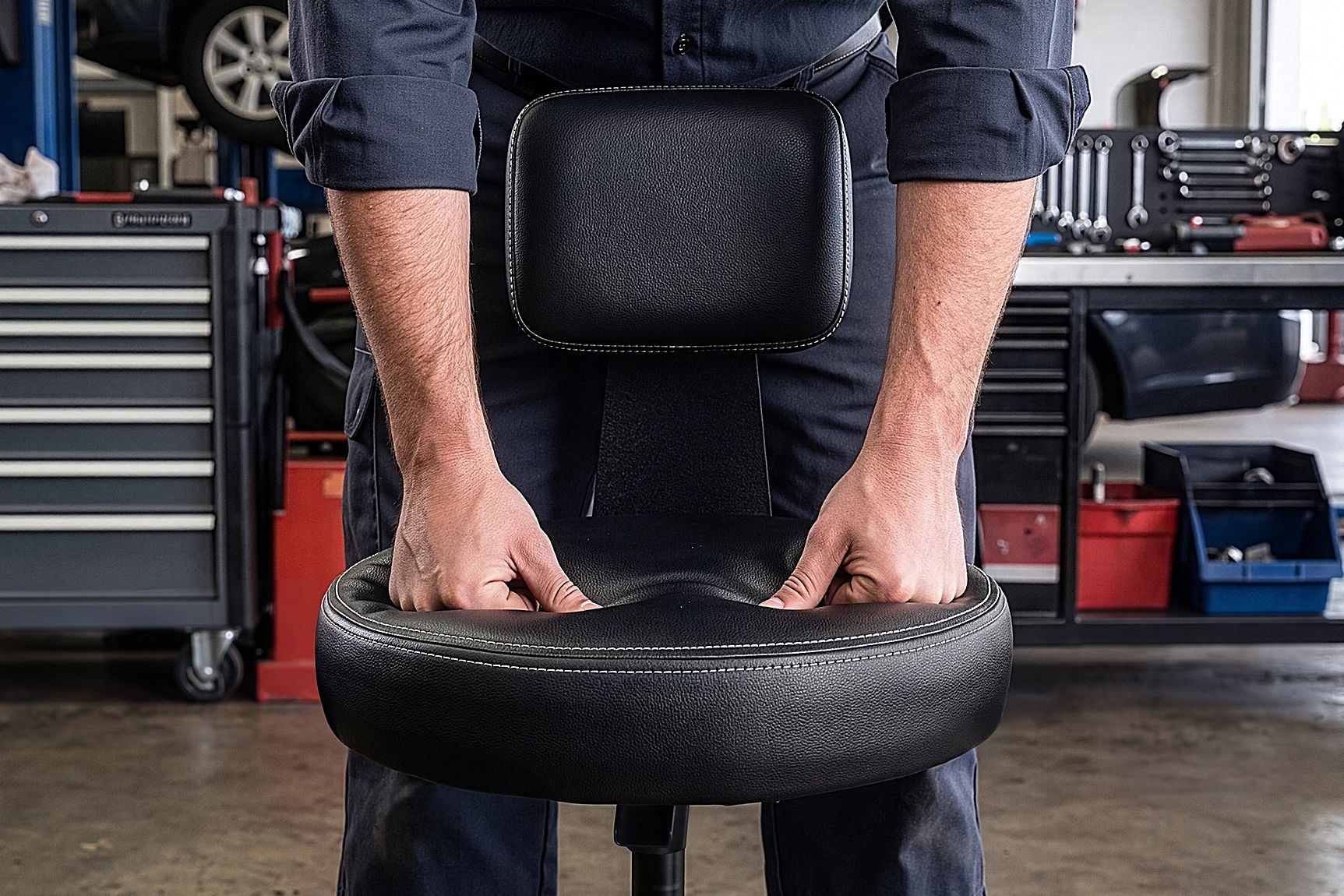 RYFA GT SHOP STOOL