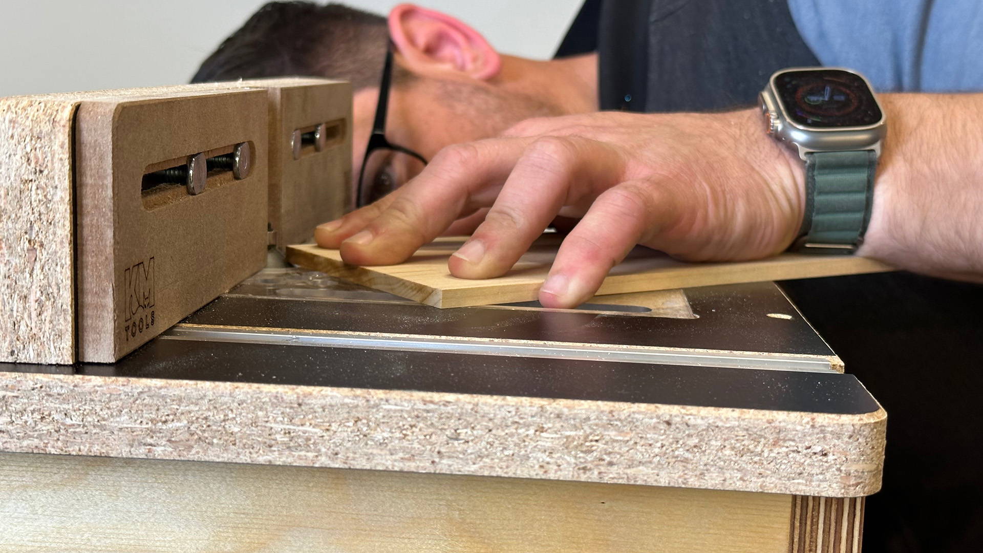 setting cutting depth on benchtop router table