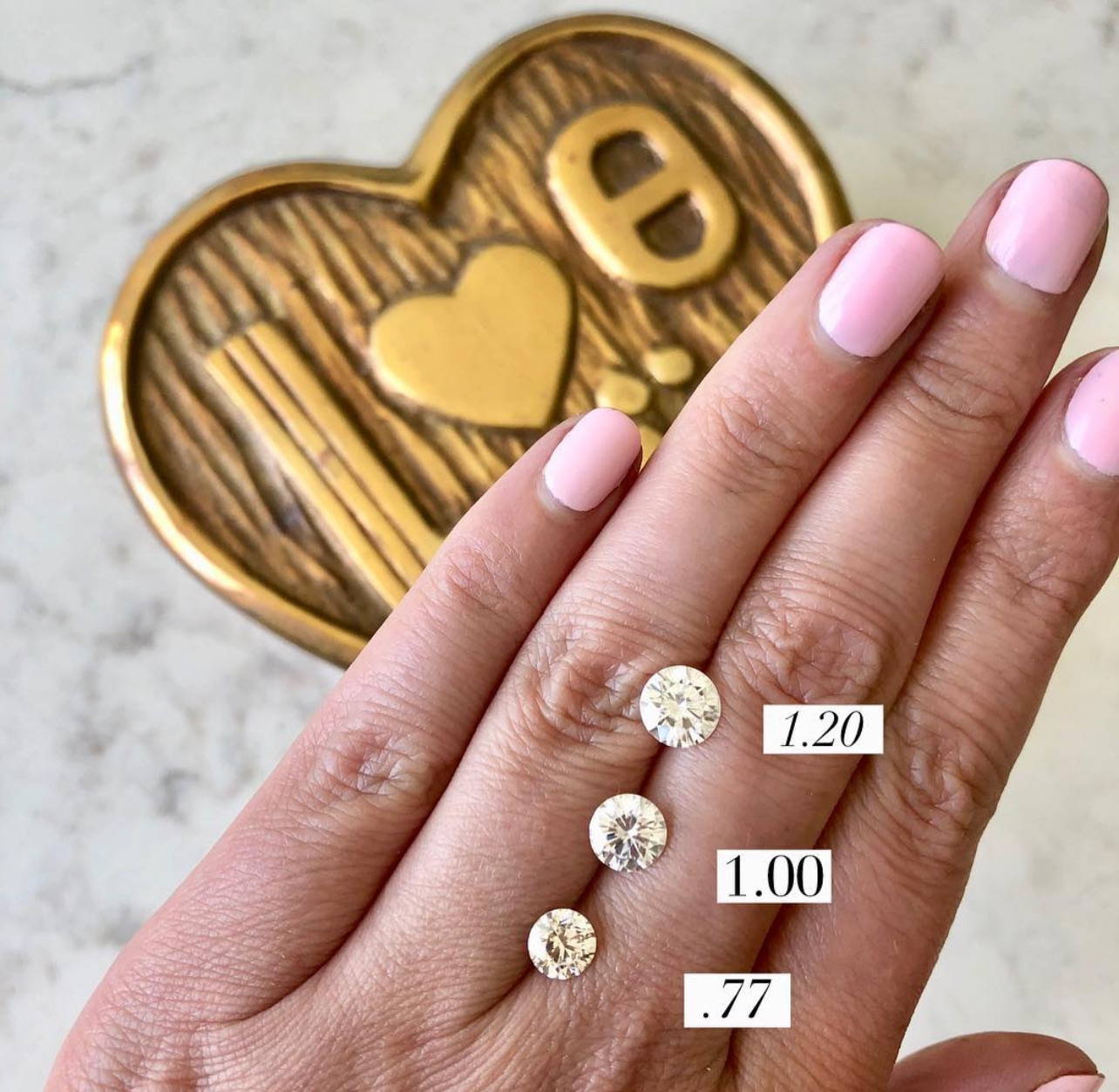 round diamond carat sizes on a hand