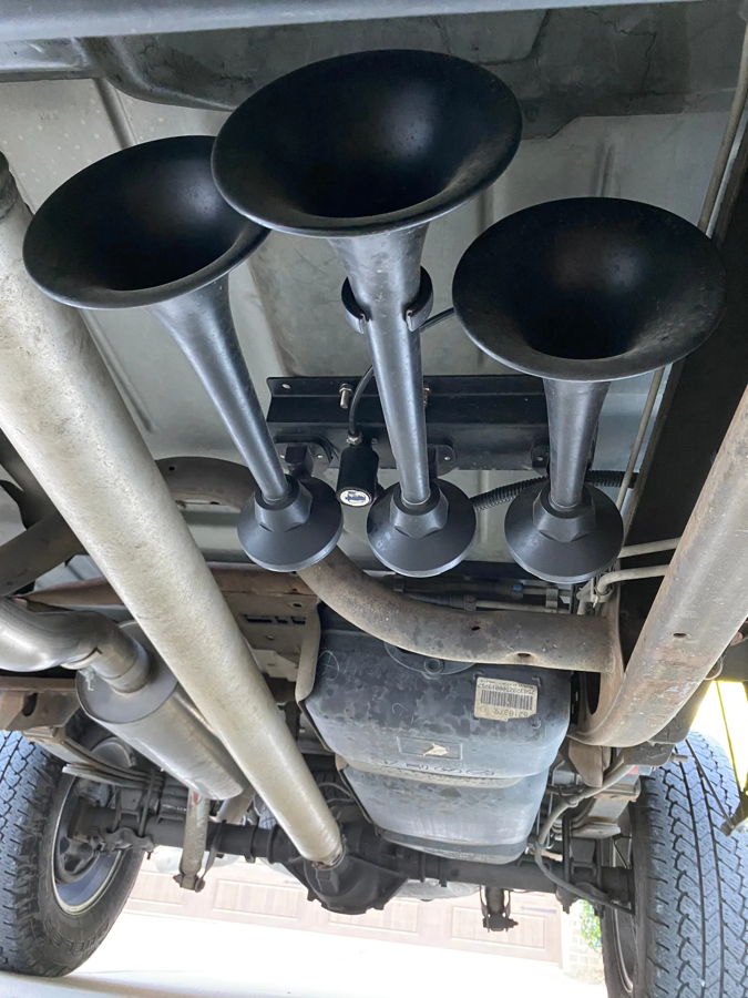 Completed Flatlaw 127H Train Horn Kit on Blake's 2005 GMC Sierra 1500 Z71 photo 5