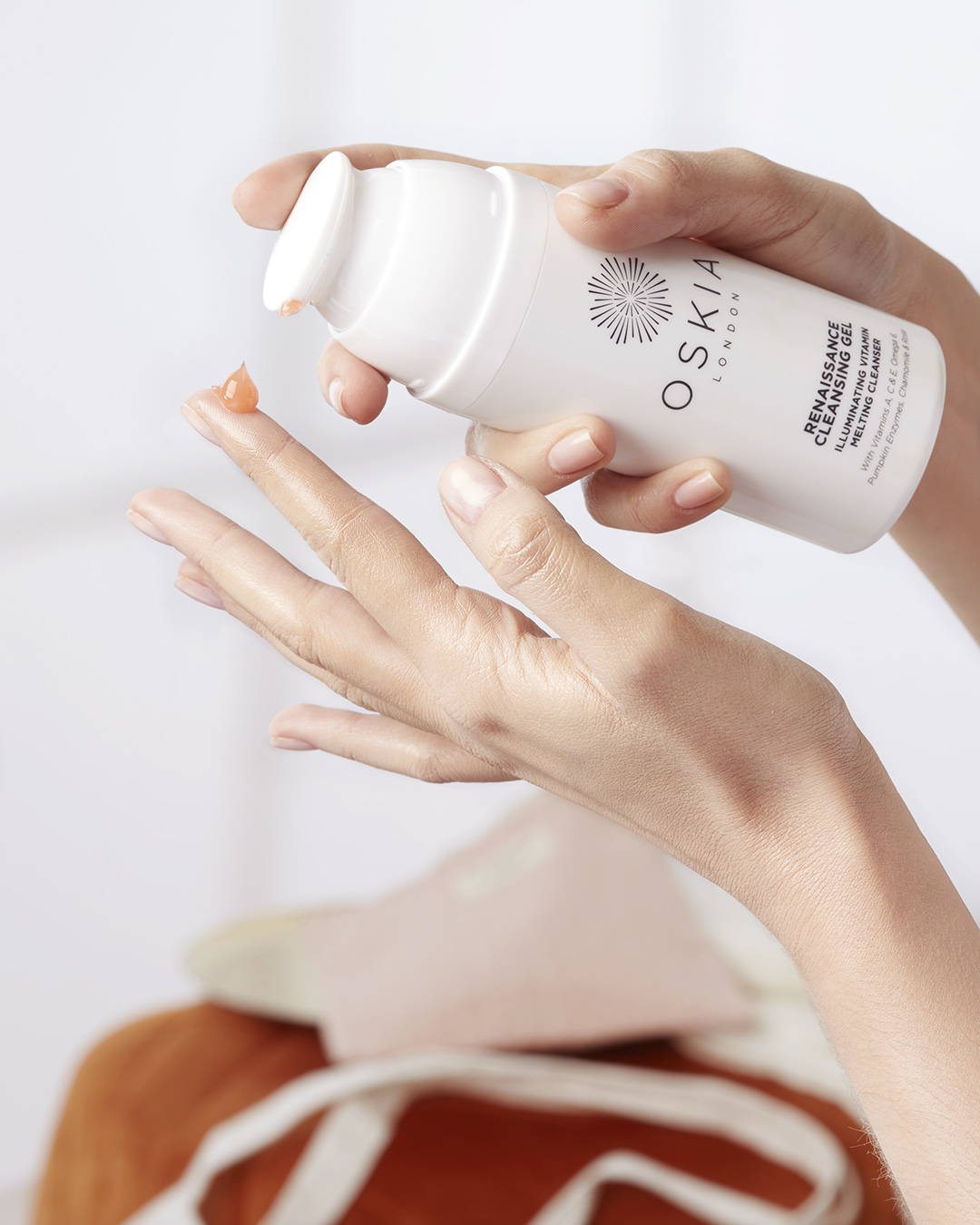 Lancement Oskia: Renaissance Cleansing Gel pack et texture
