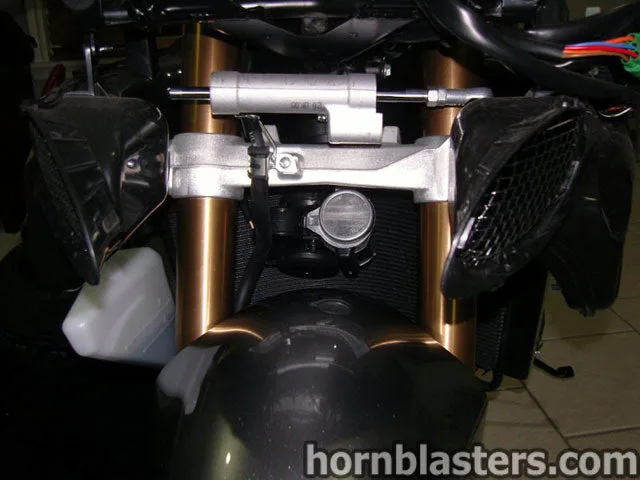 Finished customer showcase of Del's 2009 Suzuki Hayabusa with compact electric horn installation photo 9