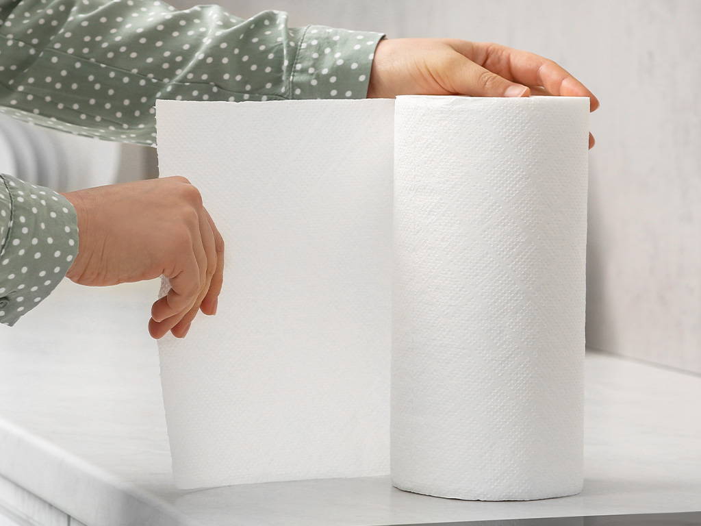 A photo showing a roll of kitchen towel.