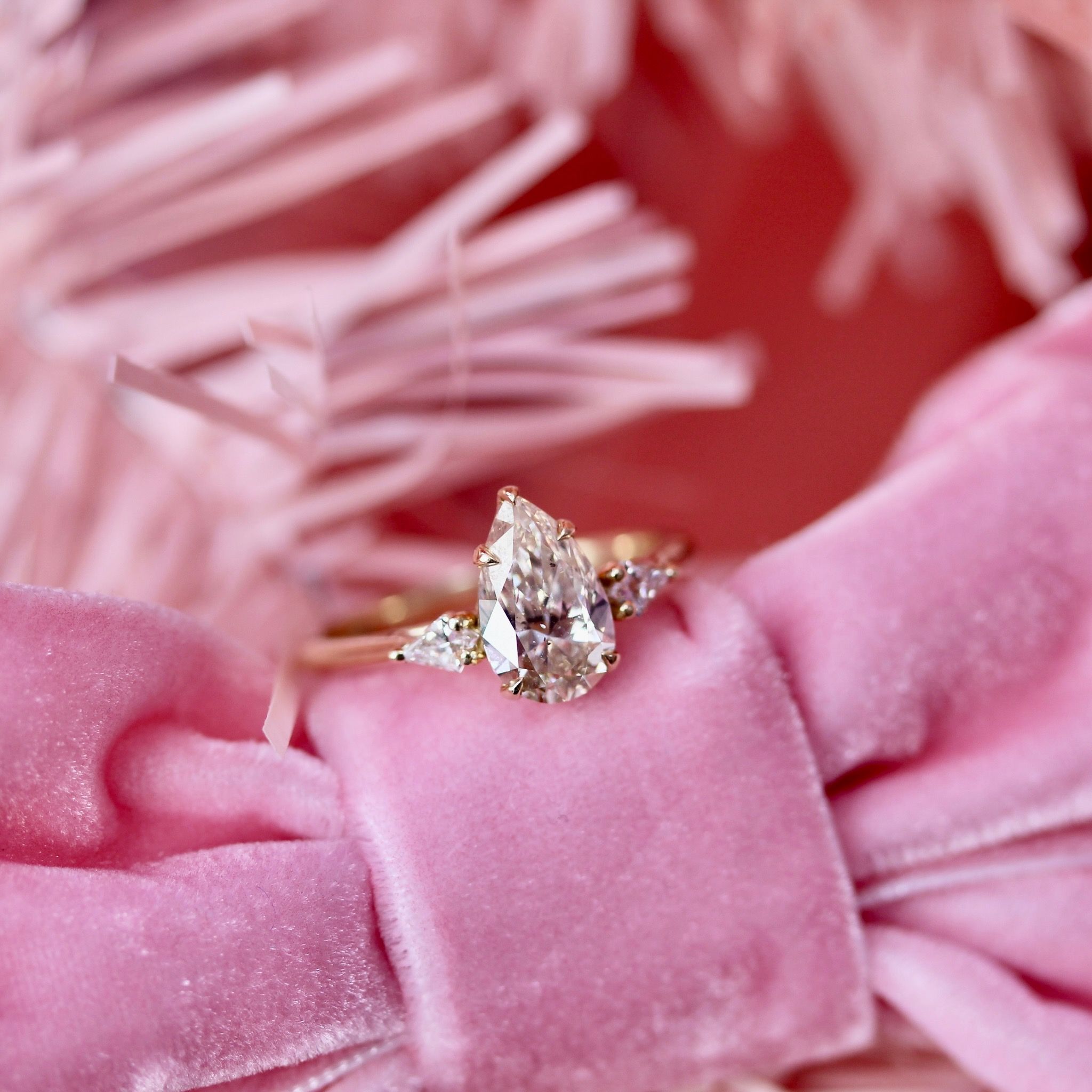 How to choose your partner's engagement ring