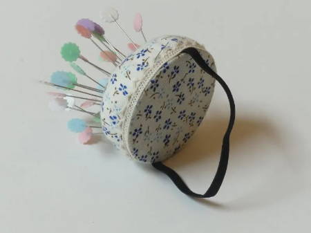  Magnetic Pin Cushion with 200 PCS Sewing Pins, Round