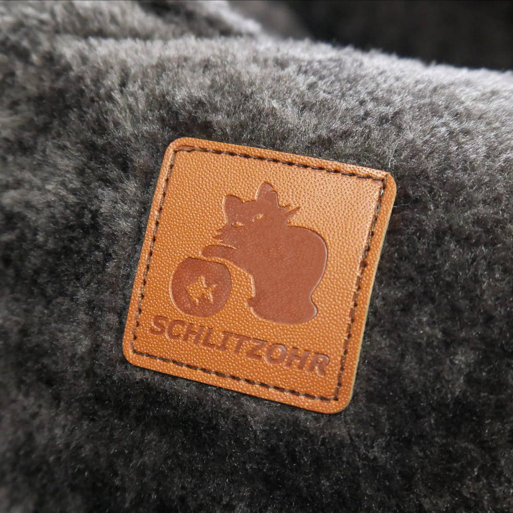 Katzen Heizungsliege Bezug mit SCHLITZOHR Logo bestickt