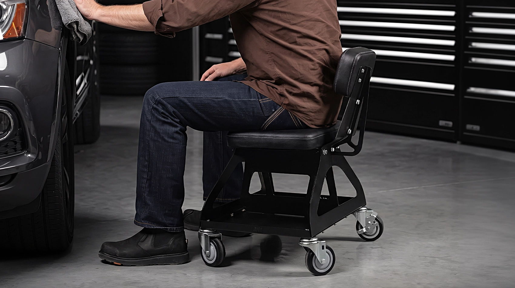 RYFA LO SHOP STOOL WITH BACKREST