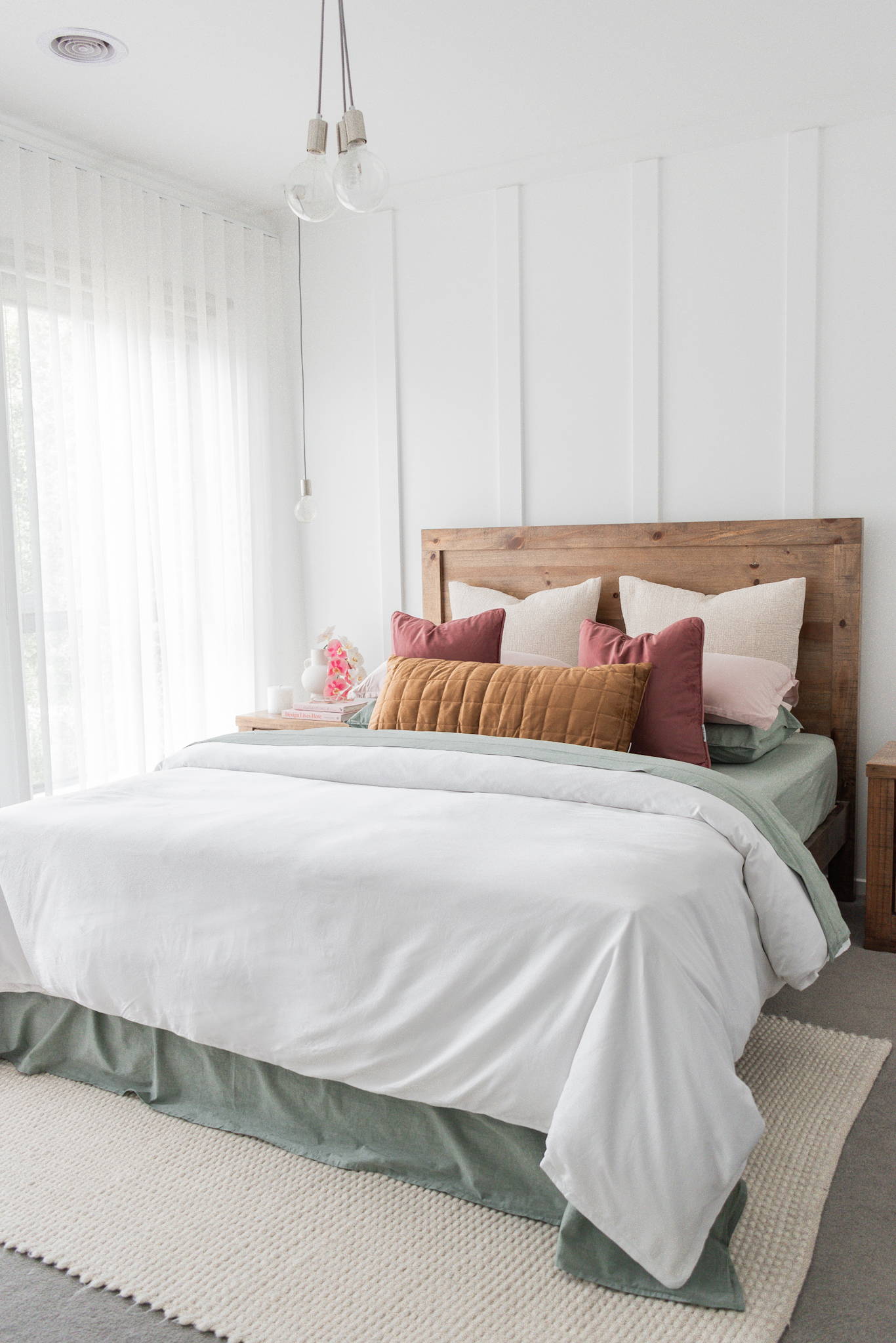 How to Style Cushions on Your Bed: Five Ways – Rebecca Udall