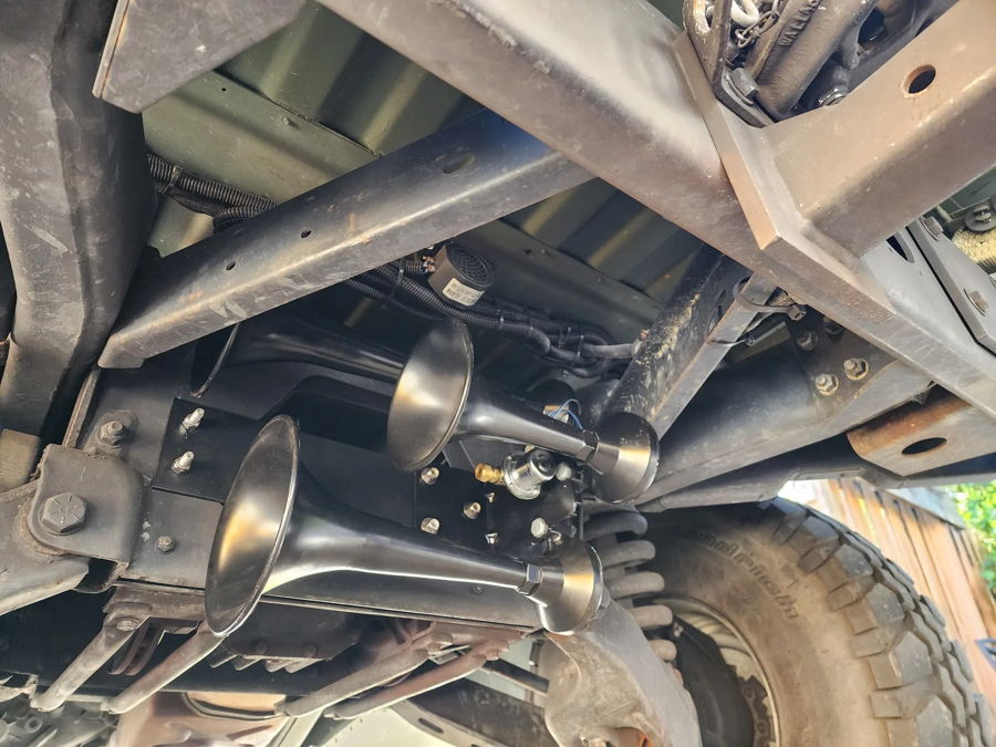 Undercarriage dual black air horn trumpets brass solenoid valve frame mount BFGoodrich tire coil spring Jack L. M1045 A2 Humvee Outlaw 228H gallery photo 2
