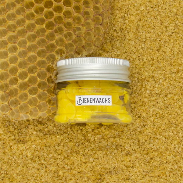 Beeswax in front of a sugar background
