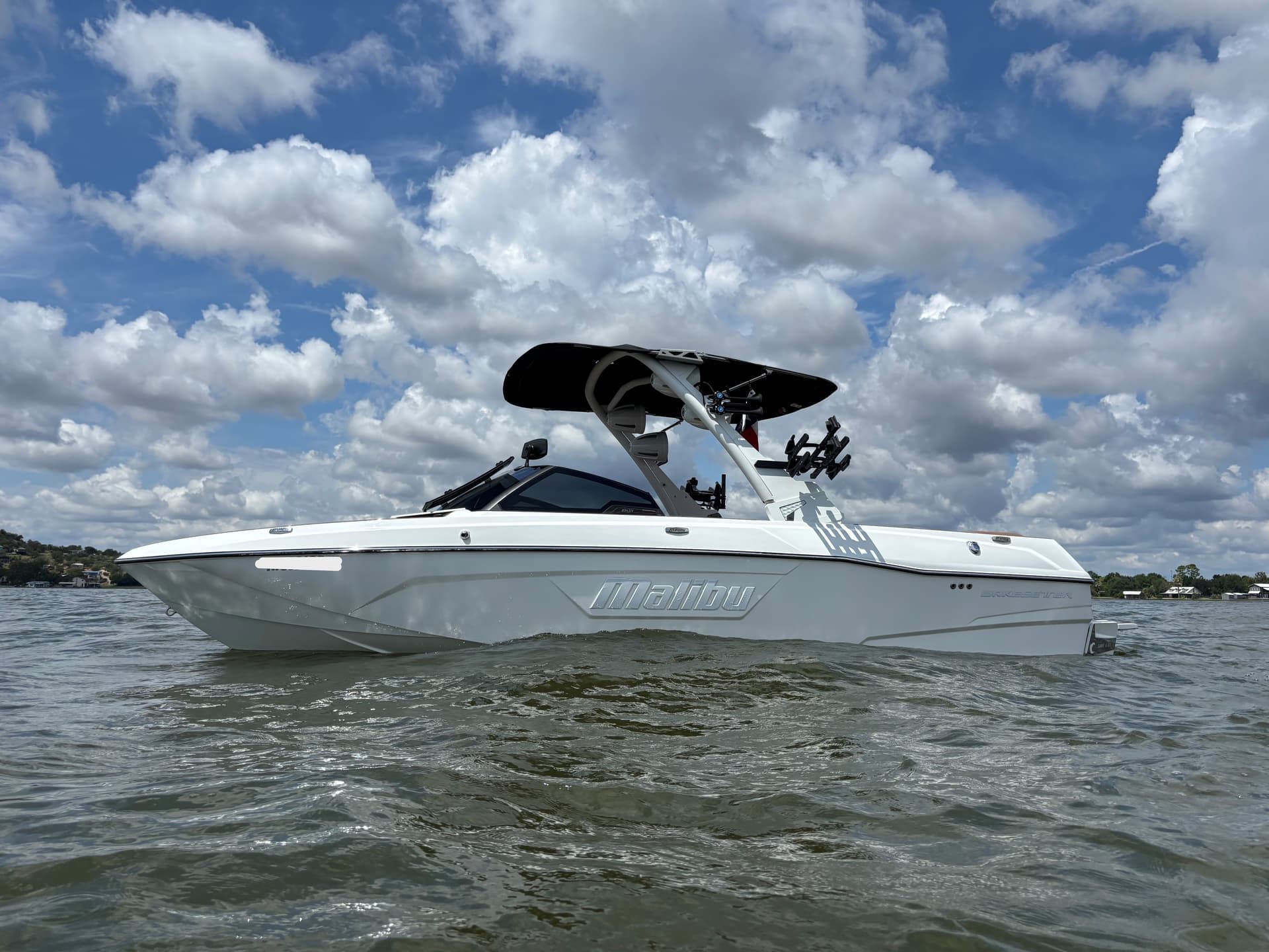 2021 Malibu 23 LSV with Super Echo 127H Air Horn Kit installed