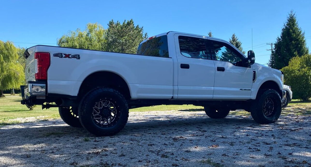 2017 Ford F350 XLT Conductor's Special 232 Spare Tire Delete