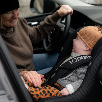 Axkid Minikid Core in the front seat
