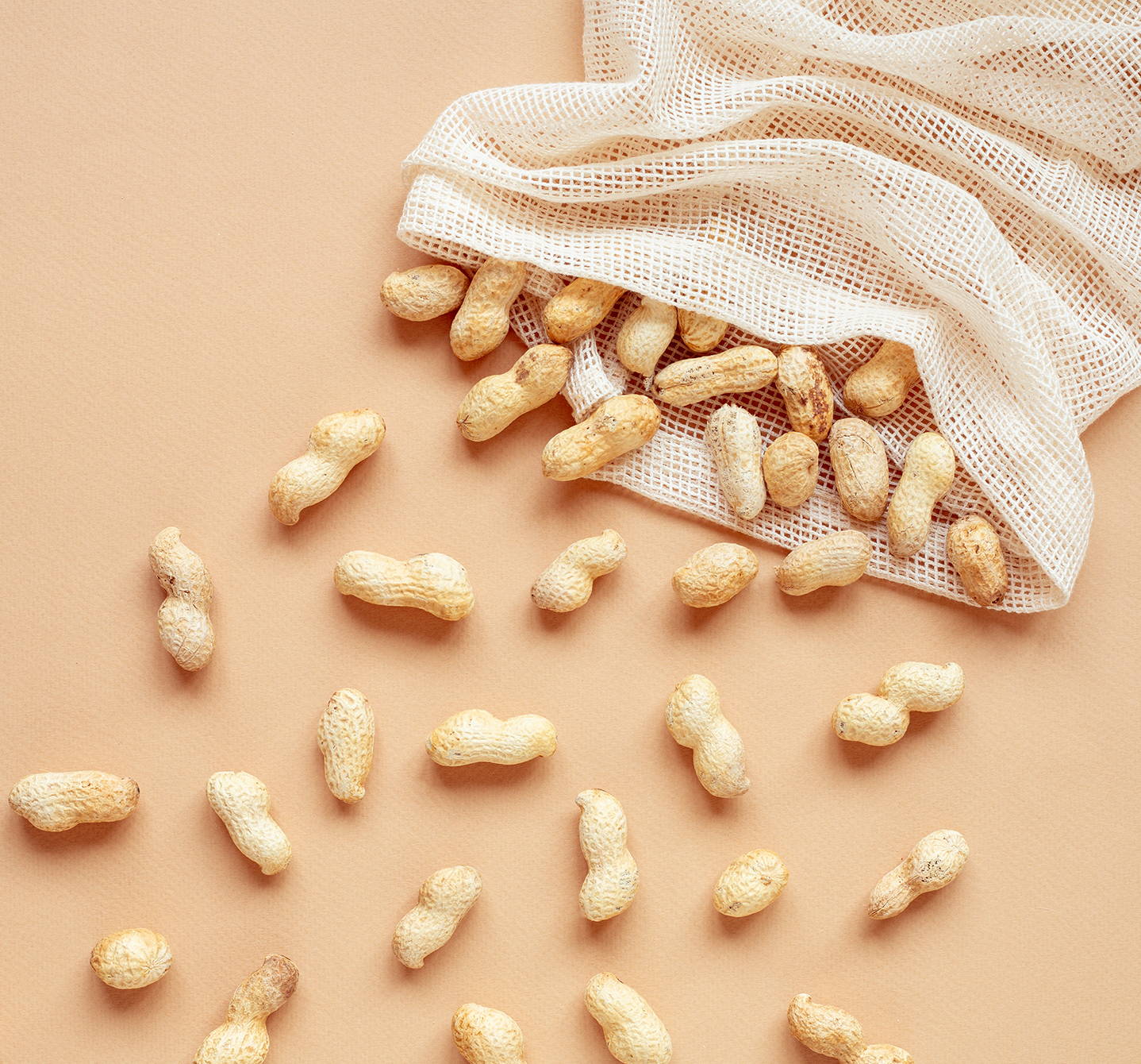  Was ist eine Erdnussallergie? Reaktionen auf Erdnüsse, die in Schoten wachsen, beginnen tendenziell in der frühen Kindheit und können schwerwiegend sein.