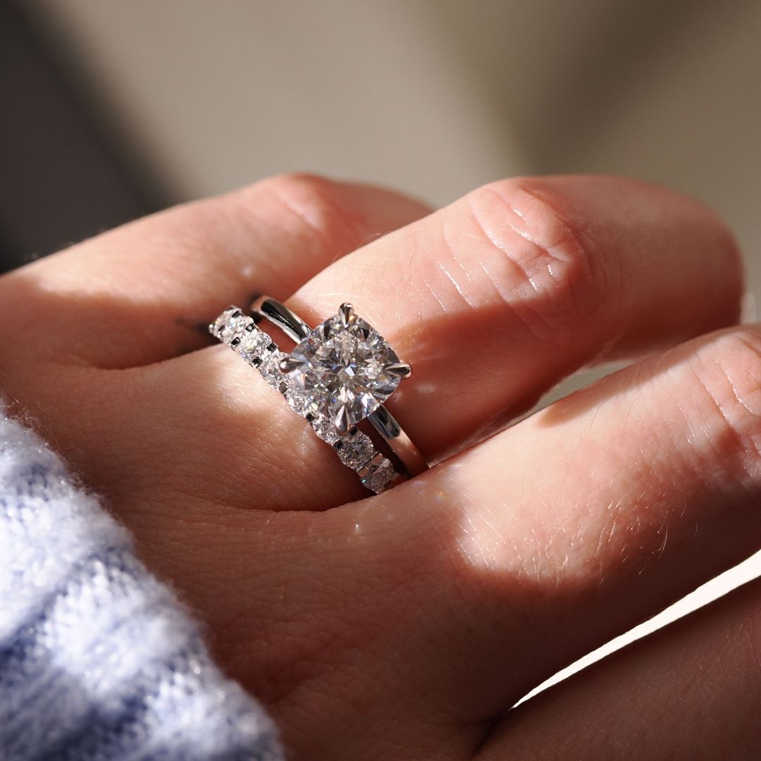 Low Basket With U-Prong Diamond Band