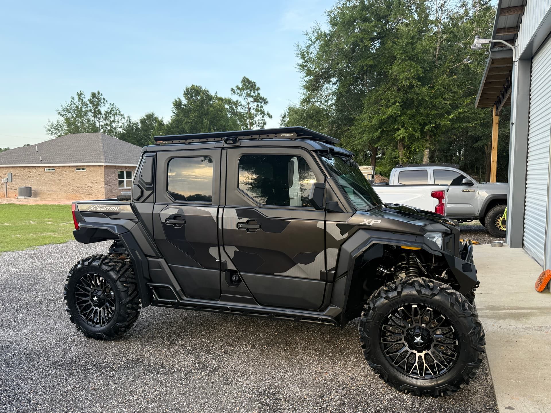 2025 Polaris Xpedition XP5 with Compact Electric Horn installed