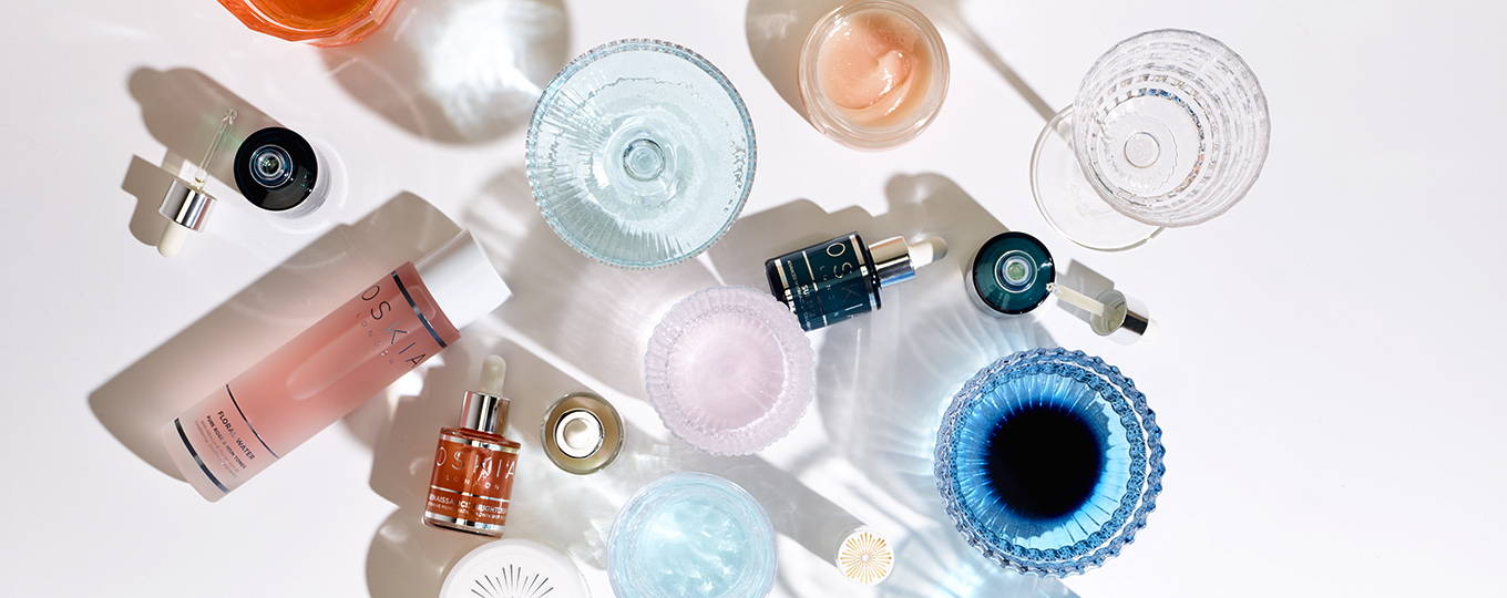 Ensemble des produits Oskia: sérums, floral water