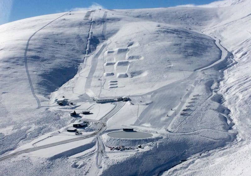 Round hill ski field