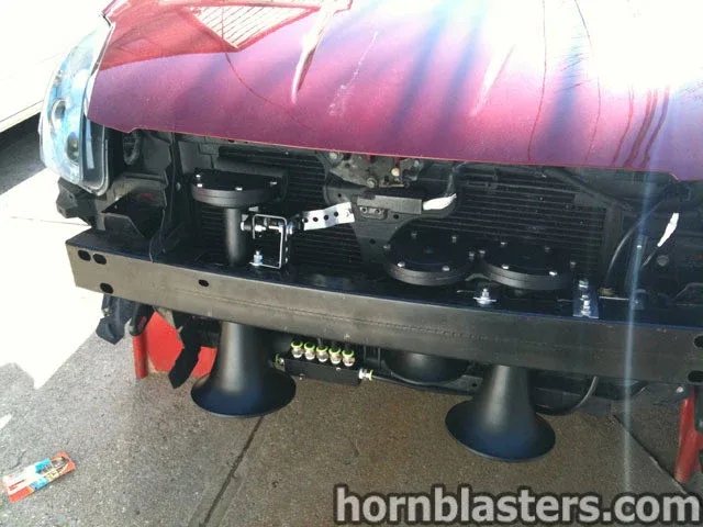 Finished customer showcase of Frank's 2002 Nissan Maxima with Nathan AirChime K3 Train Horn installed photo 15
