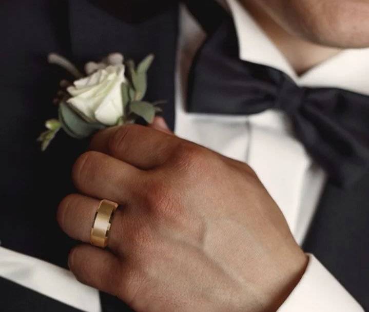 ridge wedding ring